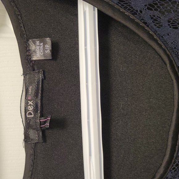 Lace top with ruffles - Picture 2 of 5